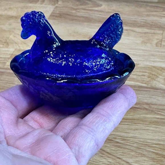COBALT BLUE DEPRESSION STYLE GLASS MINI HEN ON NEST CHICKEN SALT DISH - Picture 5 of 5